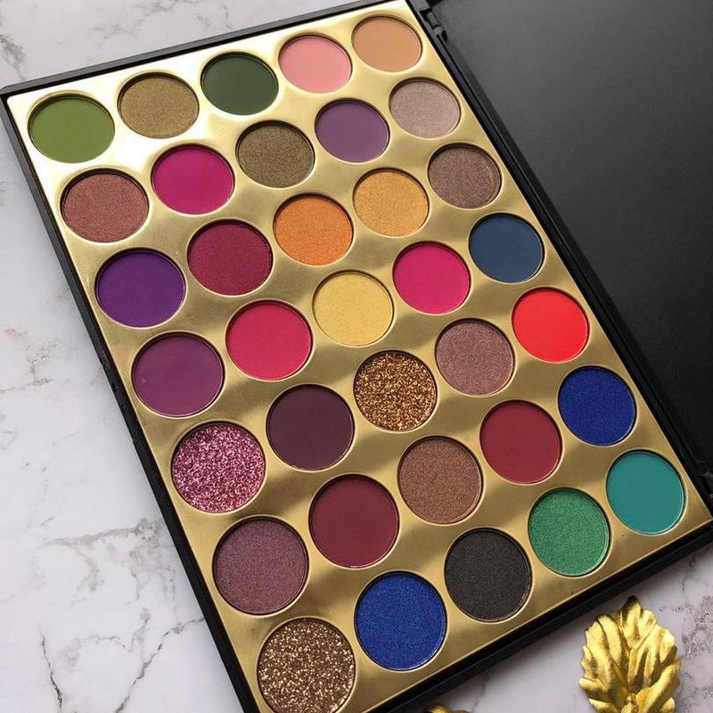 A Leo’s Dream eyeshadow palette